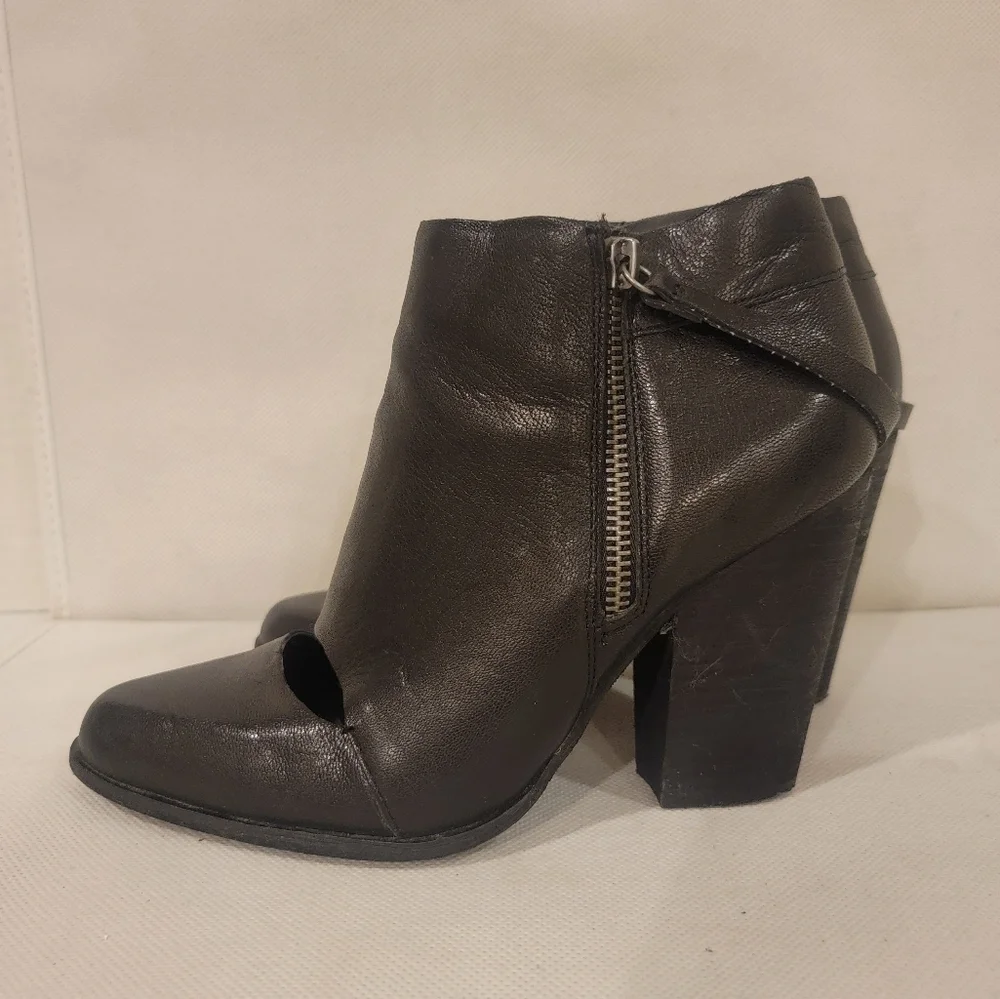 JOE'S BLACK LEATHER SHOE BOOTS/BOOTIES (sz 7)‎